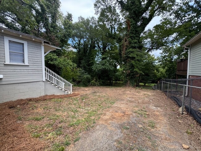 Building Photo - Cozy 3/1 House in South Rome