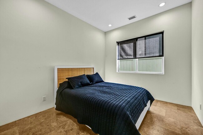 Building Photo - 323 Neptune Ave