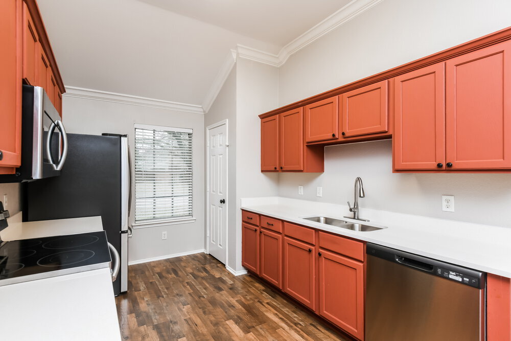 Building Photo - 1300 Maple Terrace Dr