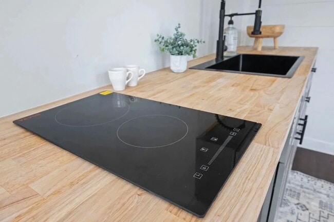 Building Photo - 2015 Union School Rd SW