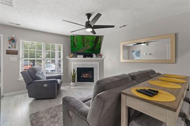 Building Photo - Marsh Oaks Townhome