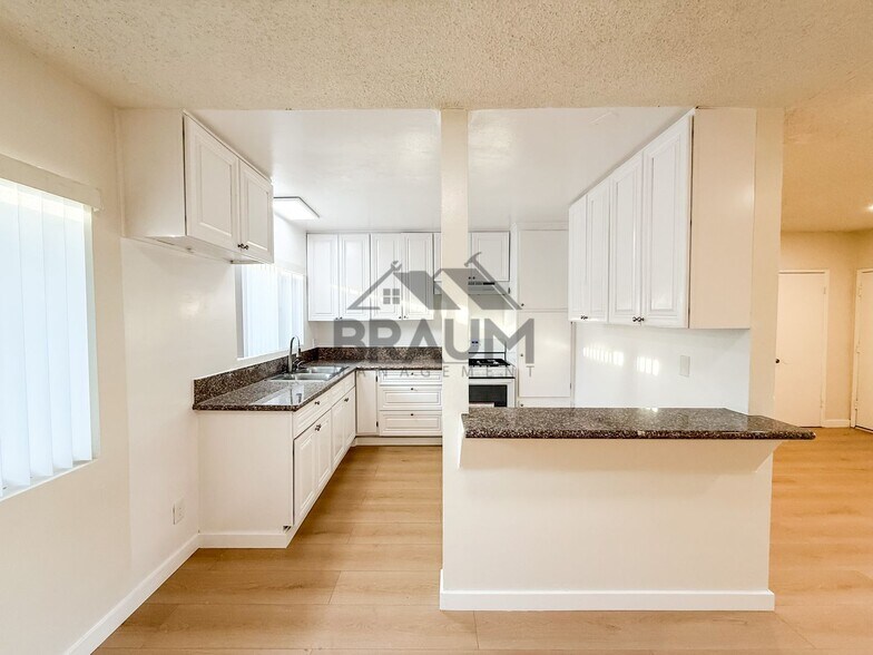 Building Photo - 13115 Oxnard St