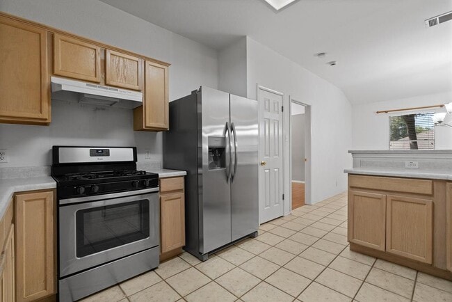 Building Photo - 2100 Desco Dr