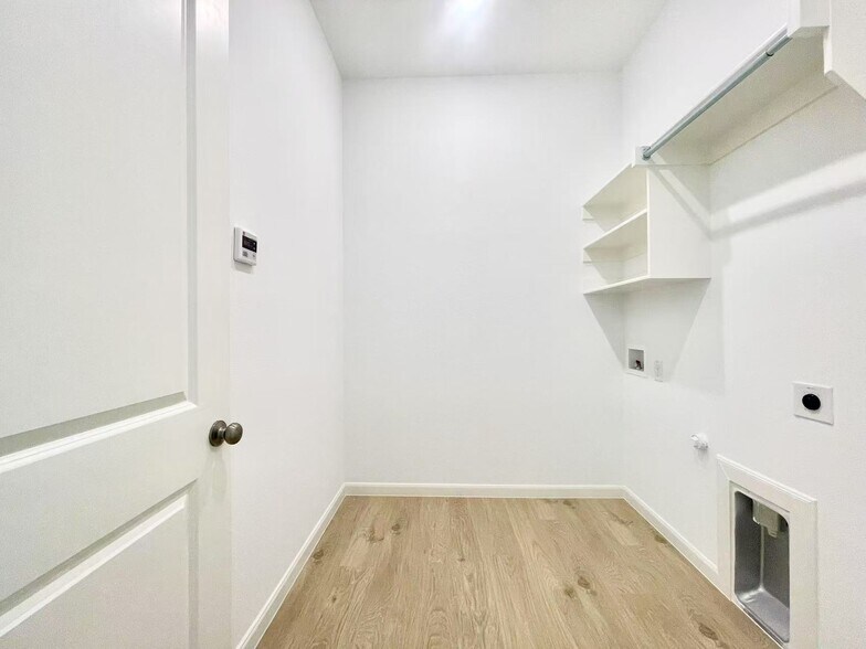 Building Photo - 15603 Valerian Trl