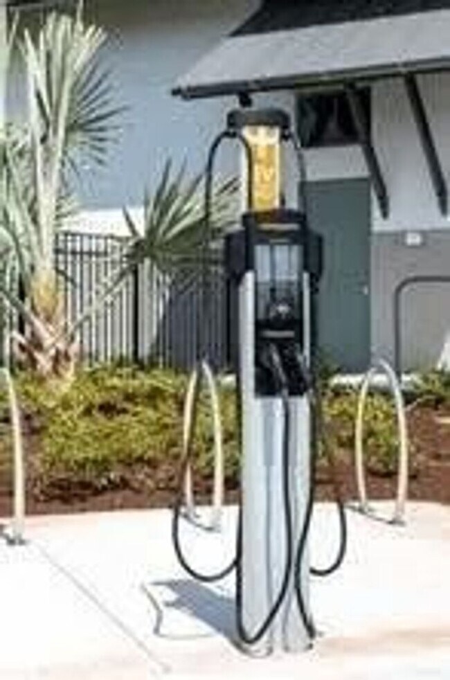 Building Photo - 16452 Millenium Ct