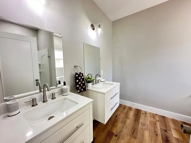 Building Photo - 3-Yr-Old Gem in East Brainerd – Prime Spot...