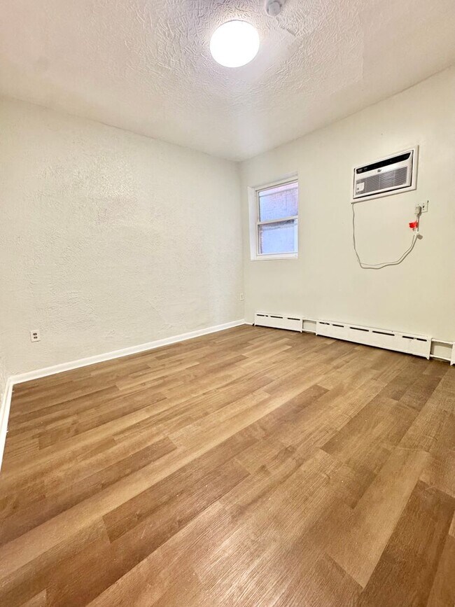 Building Photo - 5027 Walnut St