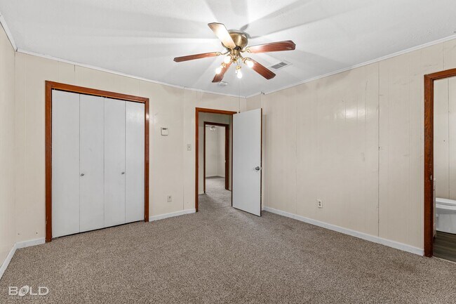 Building Photo - Check Out this 3 Bed 1.5 in Shreveport!