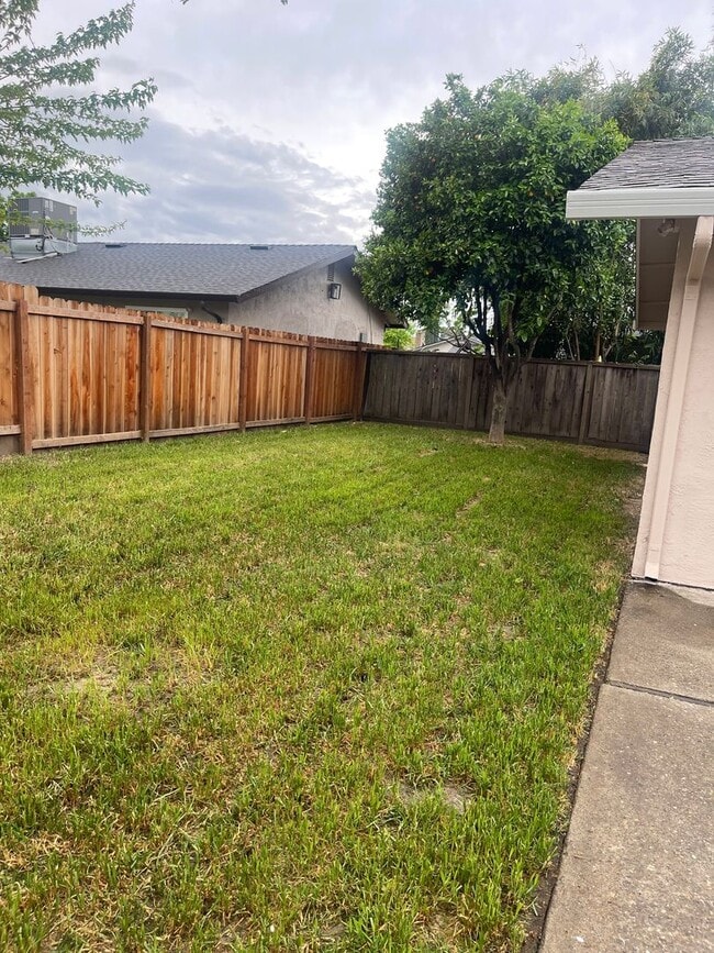 Building Photo - Available NOW