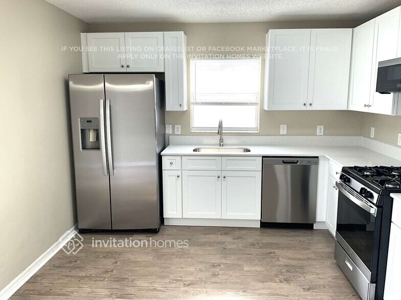 Building Photo - 336 Royal Ridge Dr