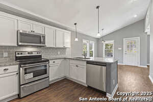 Building Photo - 1611 E Carson St