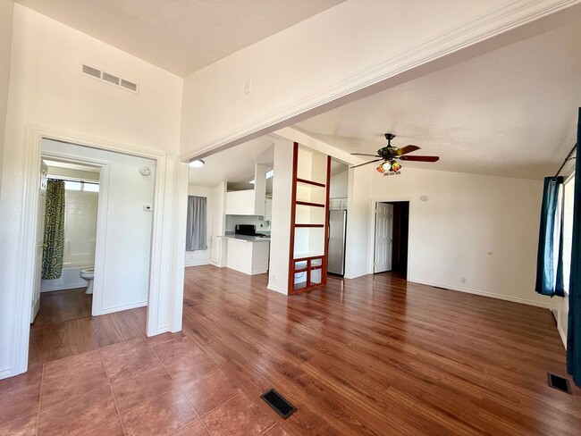 Building Photo - Charming 2-Bedroom Home with Office & Lake...