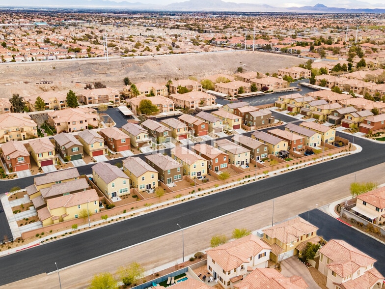 Building Photo - 10455 Marias St