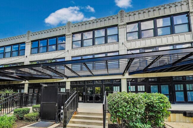 Primary Photo - 1150 W 15th St