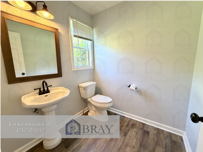 Building Photo - Updated spacious 4-Bedroom Near Boones Creek
