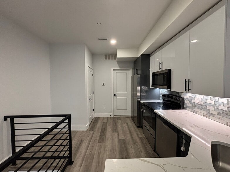 Building Photo - 1027 W Dauphin St