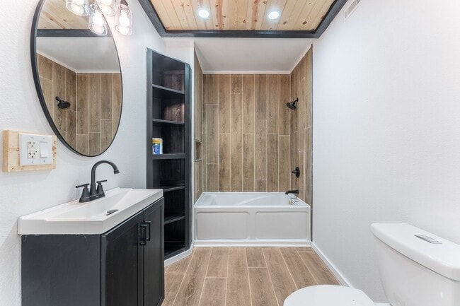 Building Photo - Newly Updated- Ready for you!