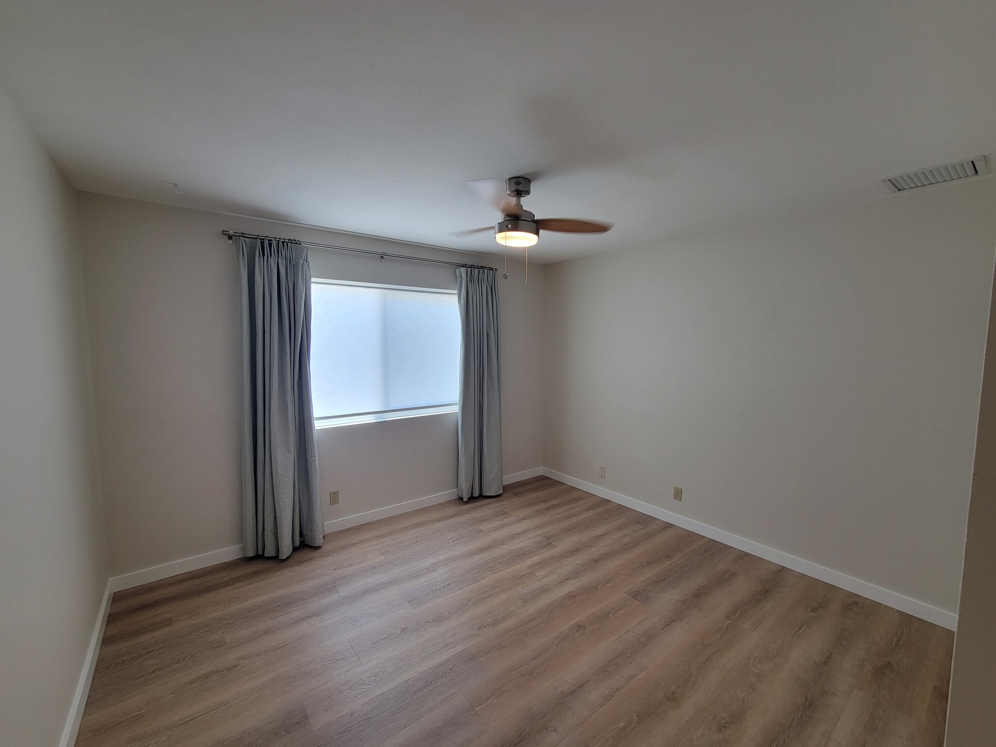 Building Photo - 11 Meadowsweet Way