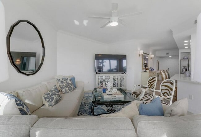 Building Photo - 2000 Jimmy Buffett Mem Hwy