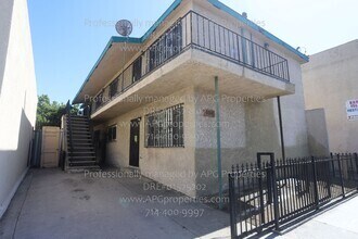 Building Photo - 830 E Anaheim St