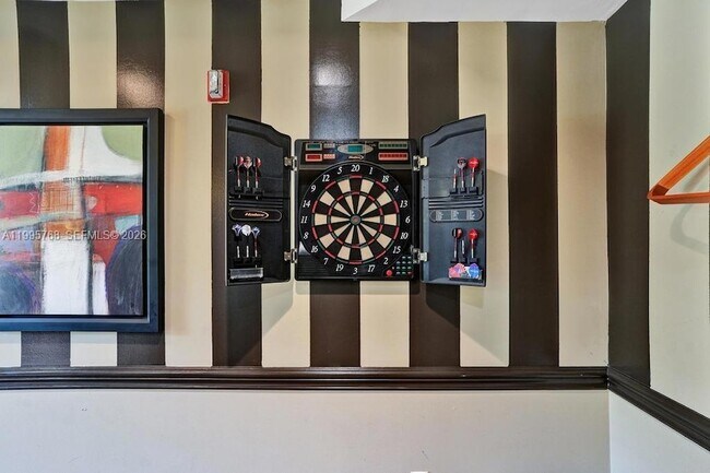 Building Photo - 520 SE 5 Ave