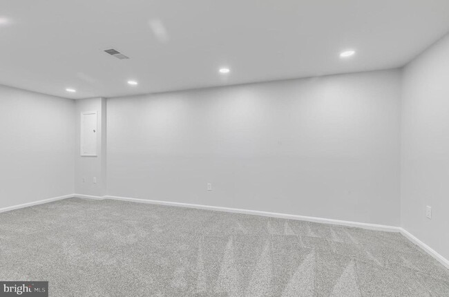 Building Photo - 8589 Raglan Rd