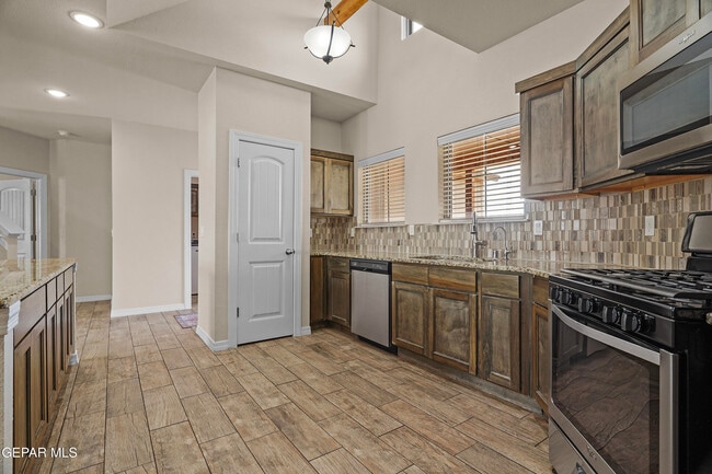 Building Photo - 618 Rafael Marmolejo St