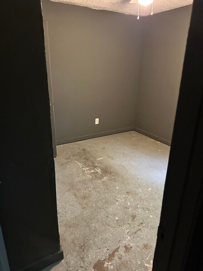 Building Photo - 809 George Kersh Dr