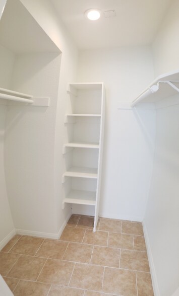 Building Photo - 11020 Hesby St