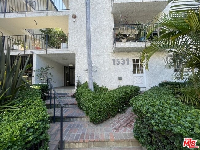 Building Photo - 1531 N Detroit St