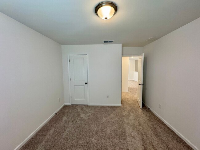 Building Photo - Beautiful New 3BR/2.5BA Townhouse