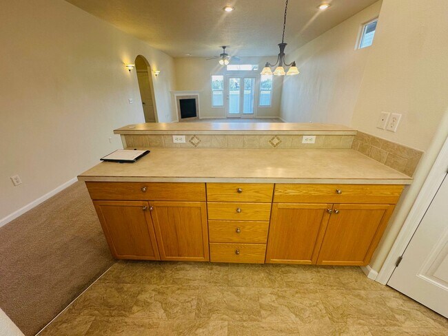 Building Photo - Exceptionally maintained Single level 3 bedroom home available soon!