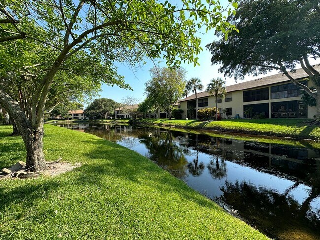 Building Photo - 4509 Carambola Cir S