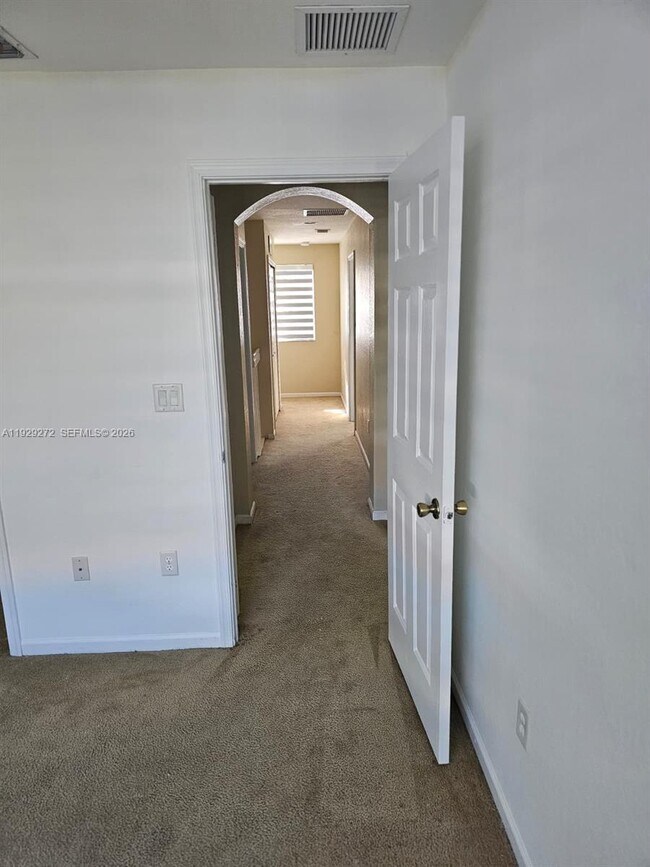 Building Photo - 2715 SE 15th Pl