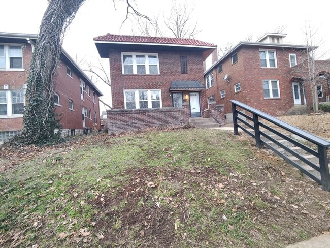 Building Photo - 1173 Moorlands Dr