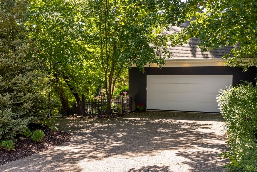 Beautiful driveway to the 2 car garage - 745 Rice St E