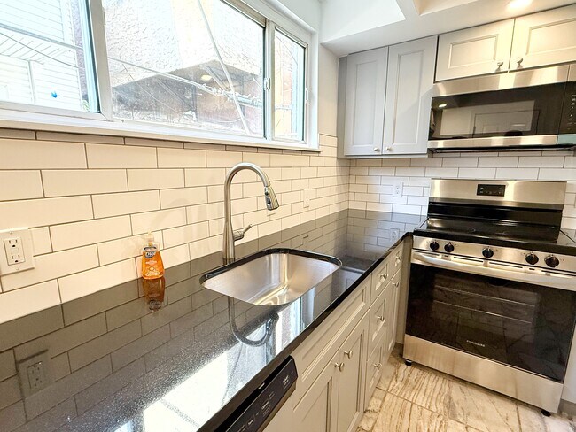 Building Photo - 2408 S Juniper St