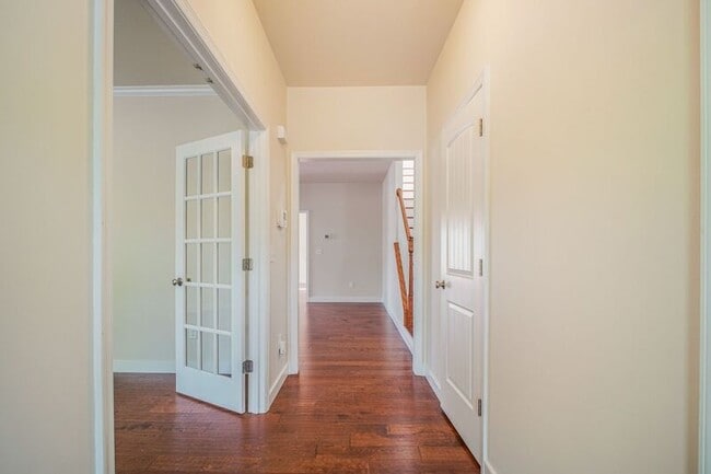 Building Photo - 803 Sunken Rd