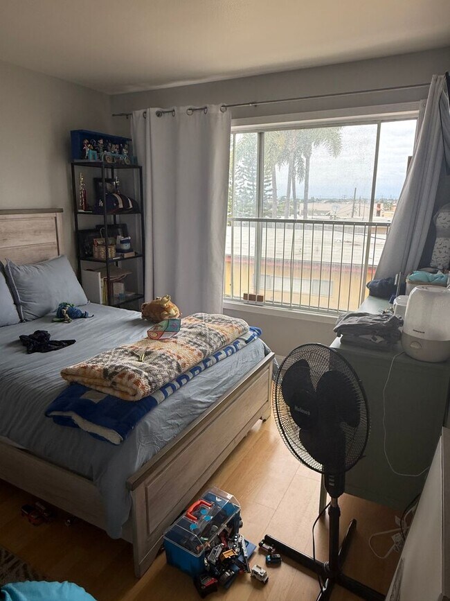Building Photo - Remodeled 2 Bed, 2 Bath Condo in Quiet Gated Lomita Community