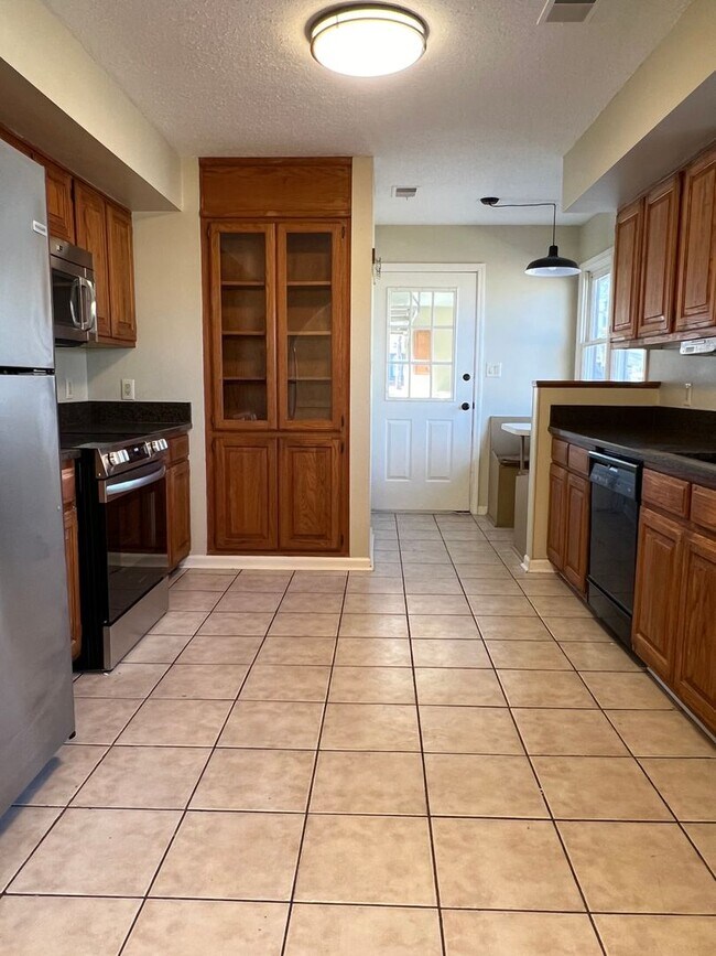 Building Photo - 3 bed 2 bath in Valley View