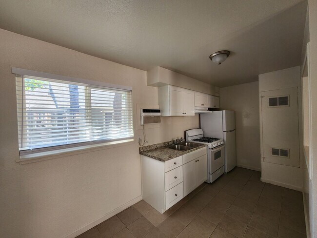 Building Photo - 3309 Y St