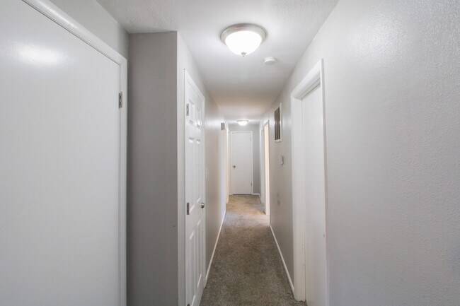 Building Photo - Orem Home
