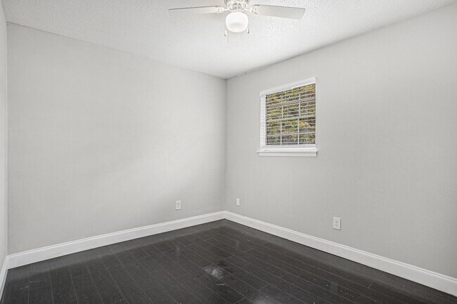 Building Photo - Must see 3BR/2.5BA Townhome In Union City!
