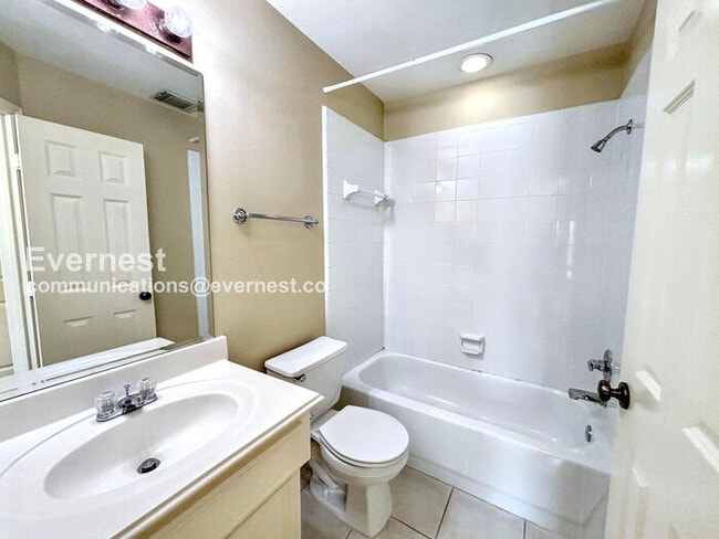 Building Photo - 2244 La Branch St