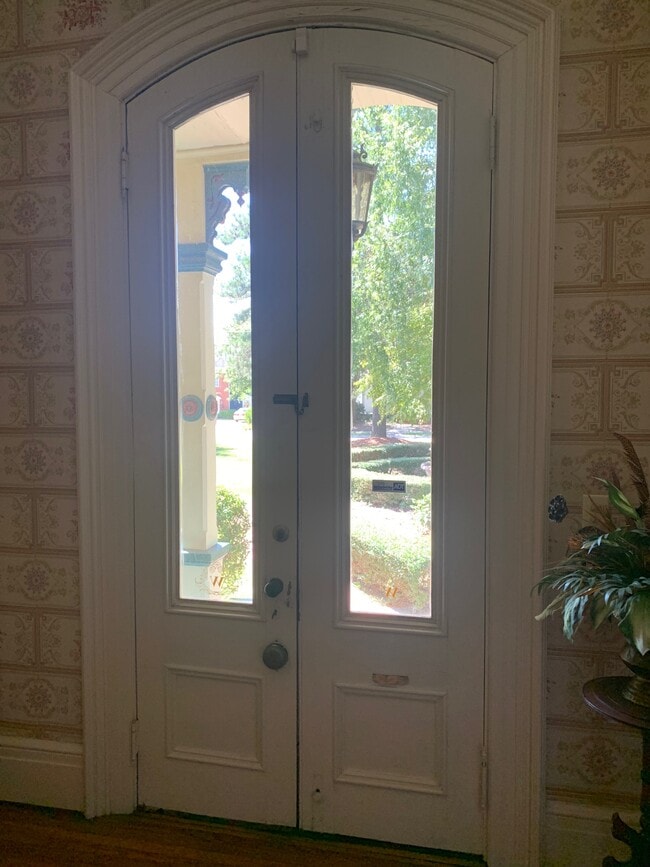 Building Photo - 105 Whitehead Ave NE