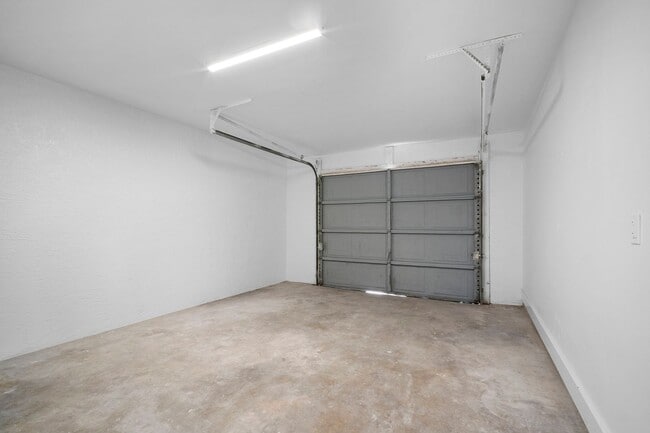 Building Photo - ****SPECIAL 2 WEEKS FREE****  Move-In Ready Cape Coral Home – Newly Remodeled Interior