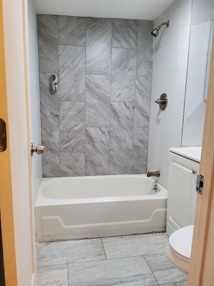 Building Photo - 28 Vineyard Ave