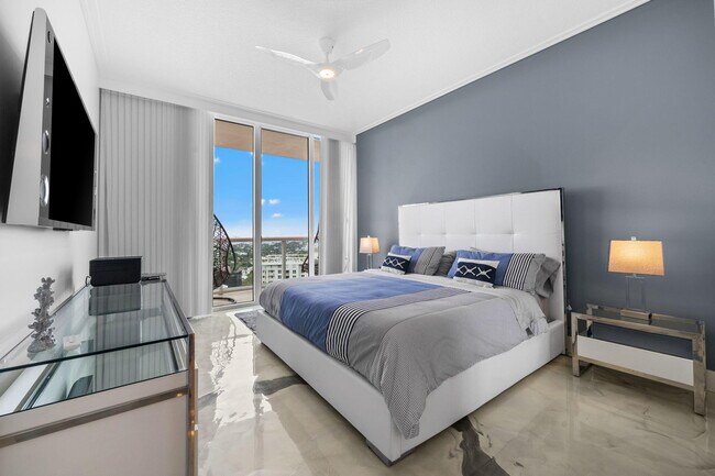 Building Photo - 347 N New River Dr E