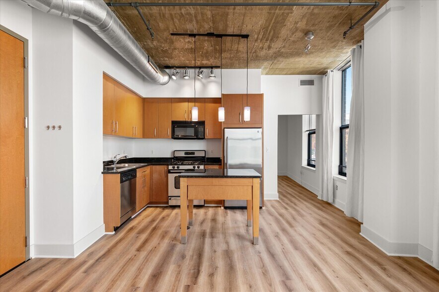 Building Photo - 2301 Champlain St NW