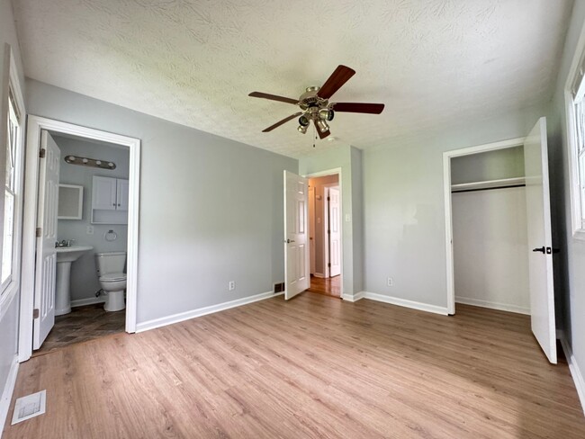 Building Photo - 113 Northbay Dr